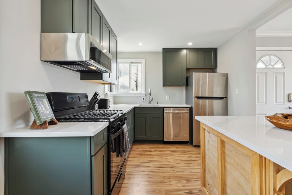 Modern green kitchen 
