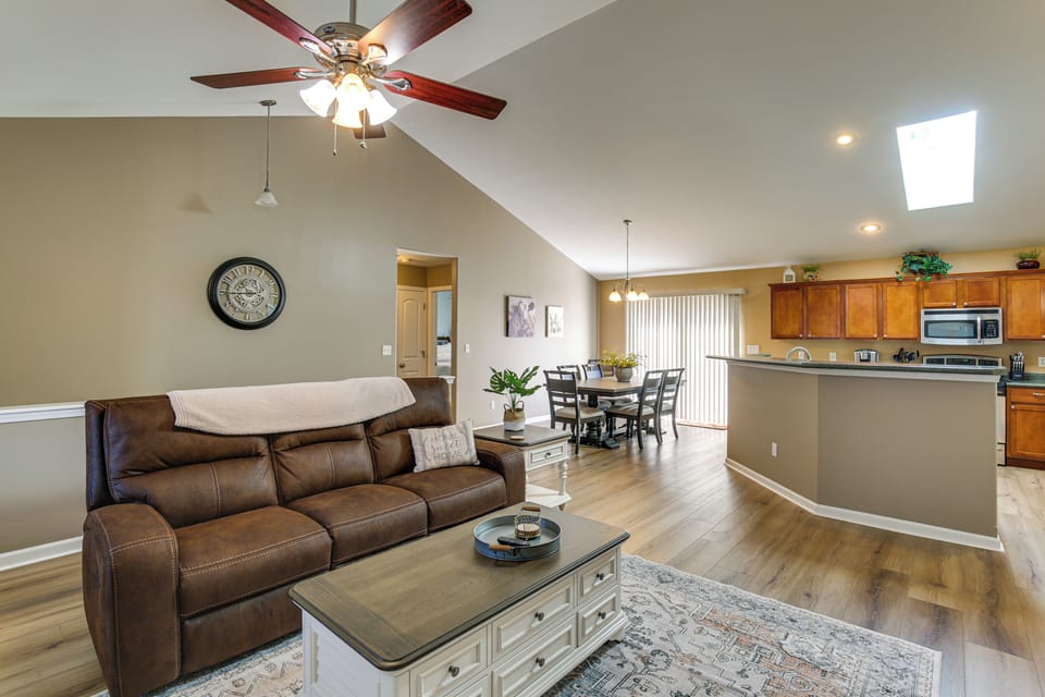 Living Room | 1st Floor | Smart TV