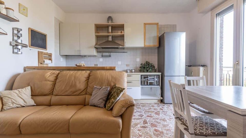 panoramica della zona giorno condivisa con balcone