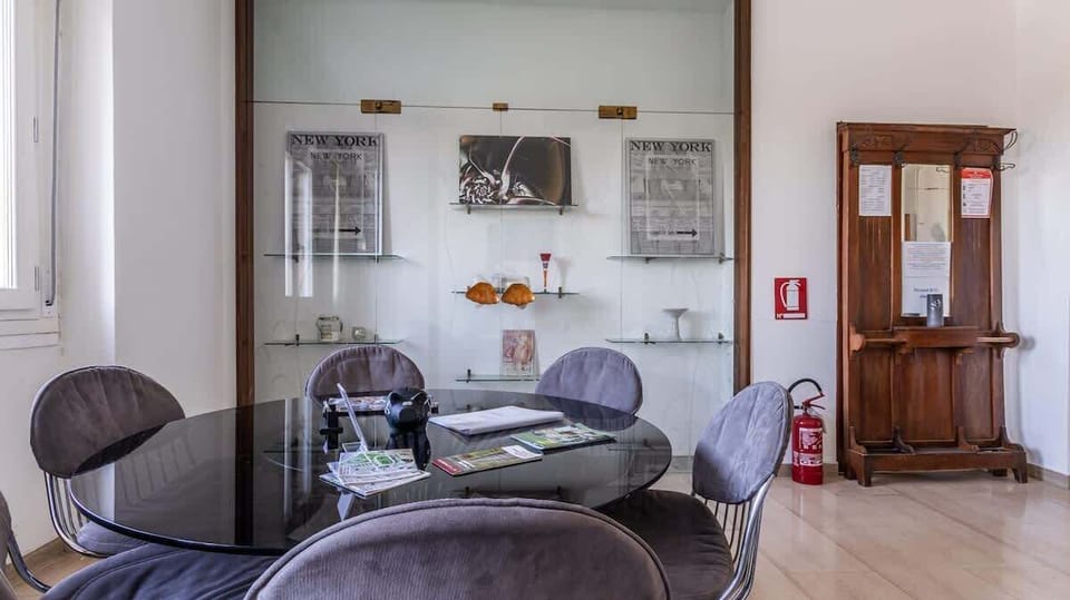 soggiorno con tavolo da pranzo