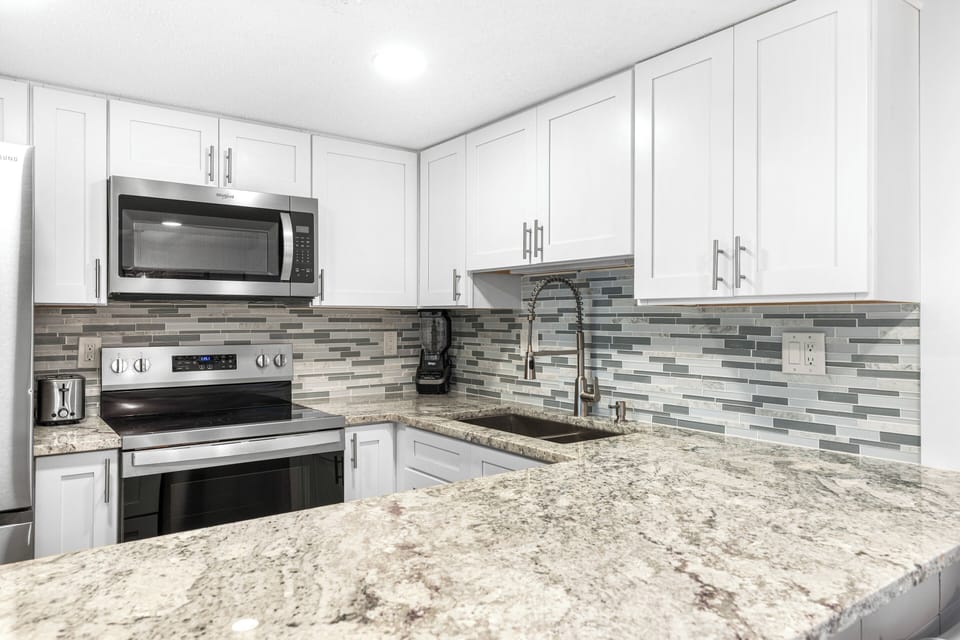 Fresh & Functional – Enjoy a full remodel with stainless applian