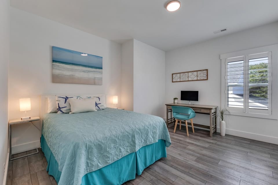 Salt Kured Upper Bedroom 3