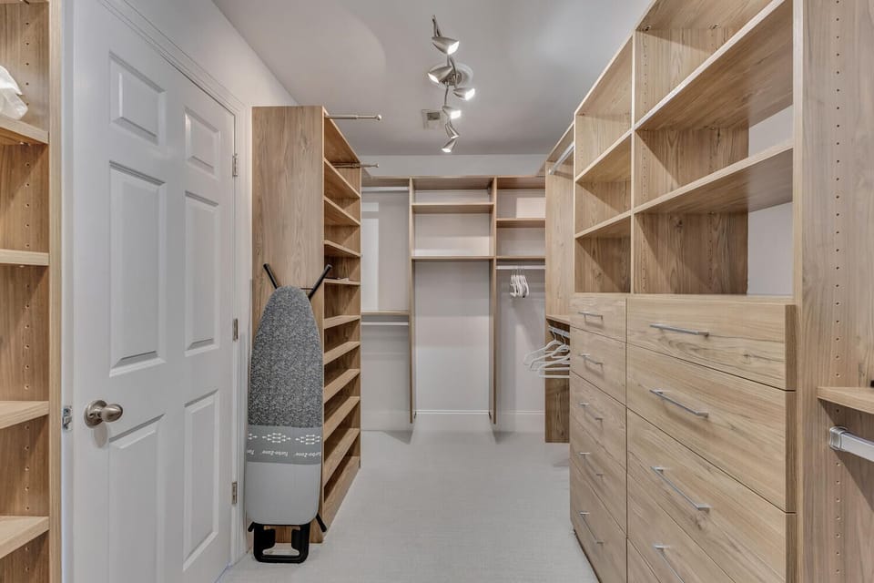 Palm Tree Palace-Master Closet