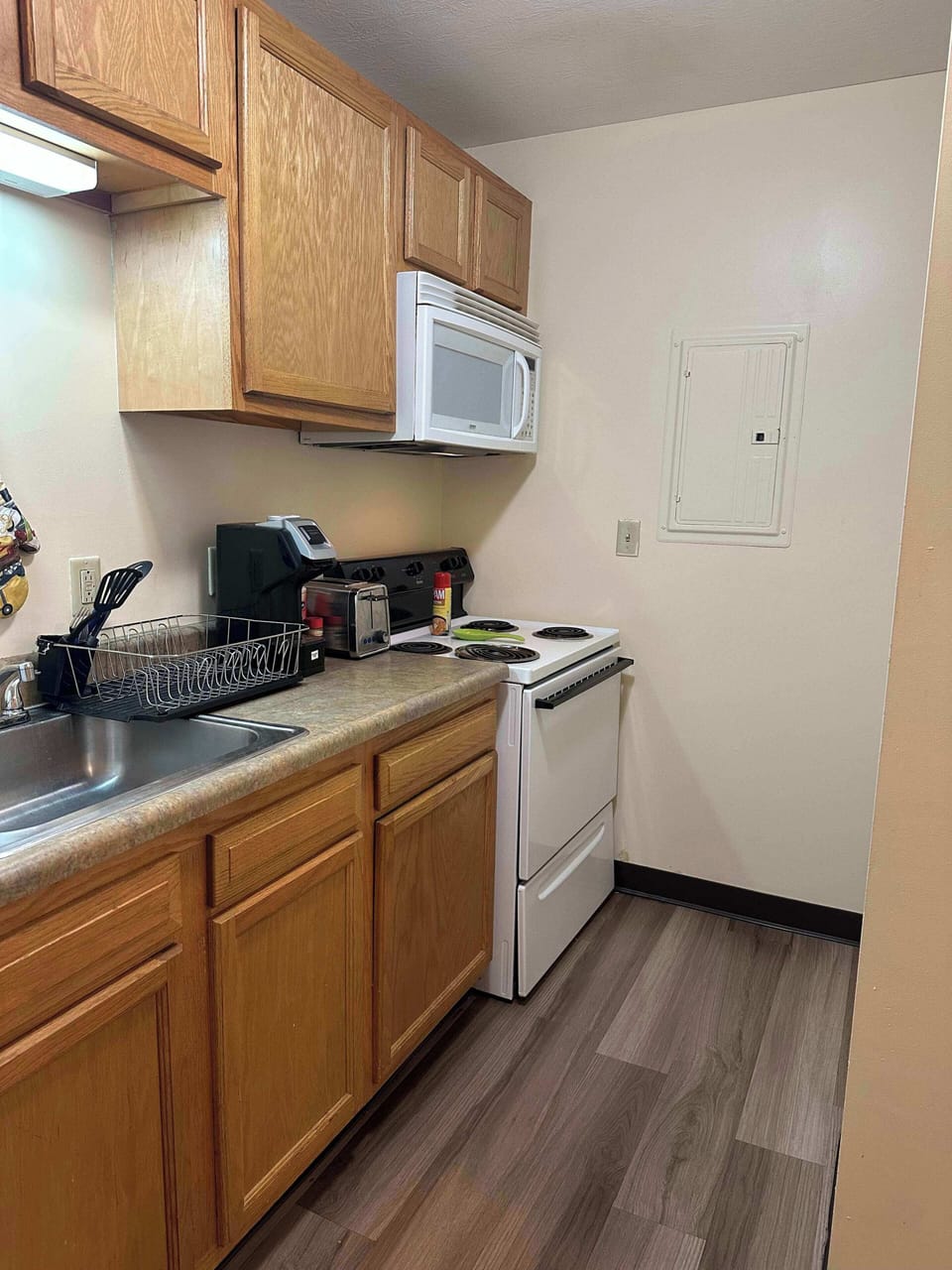 Snack attack! Our kitchen is a delight for quick bites and midnight cravings. 🍿