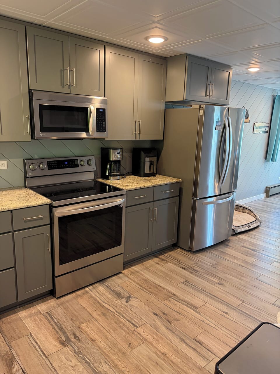 Fully remodeled and fully stocked kitchen