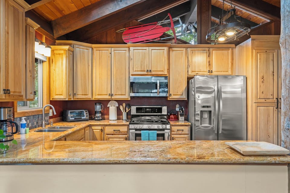 Kitchen - Timberwood Cabin