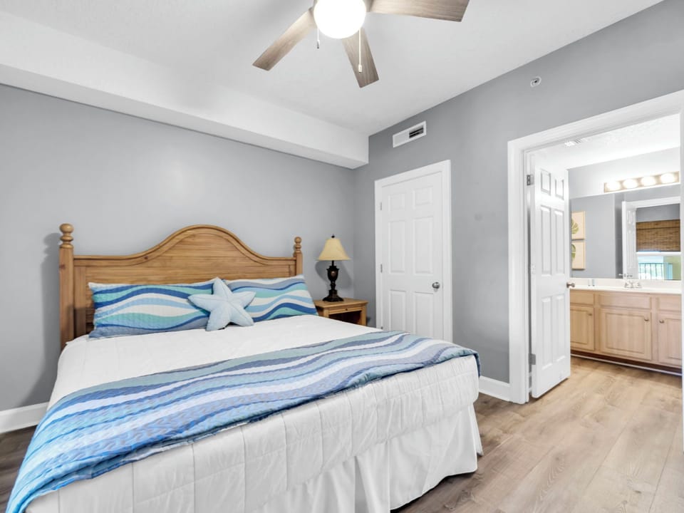 Guest bedroom with ensuite bathroom