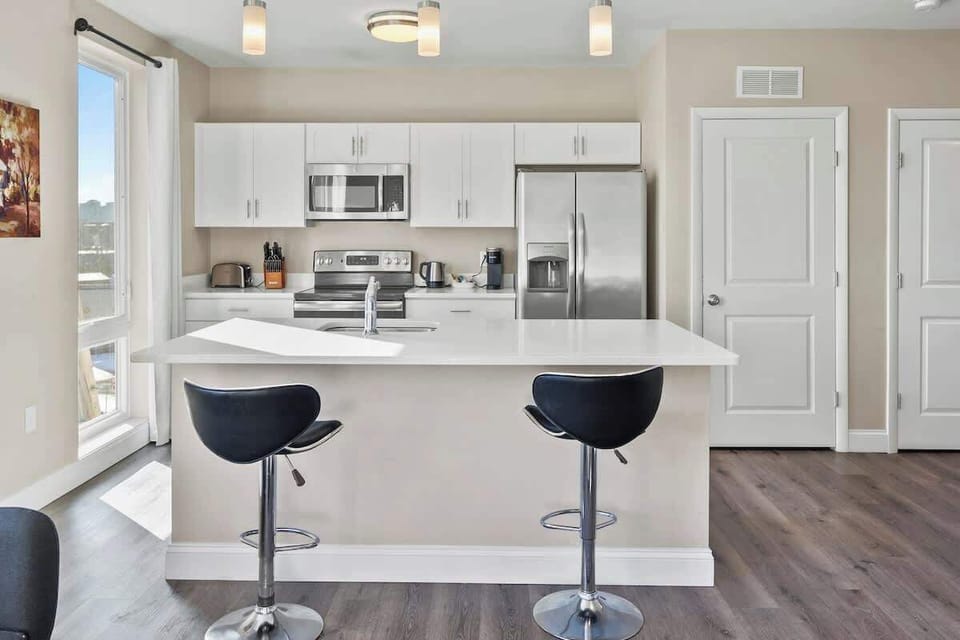 "We really enjoyed our stay in Chelsea. Easy to access downtown attractions. The apartment was very clean, spacious, and comfortable. Would definitely stay here again." - Evan | March 2022
