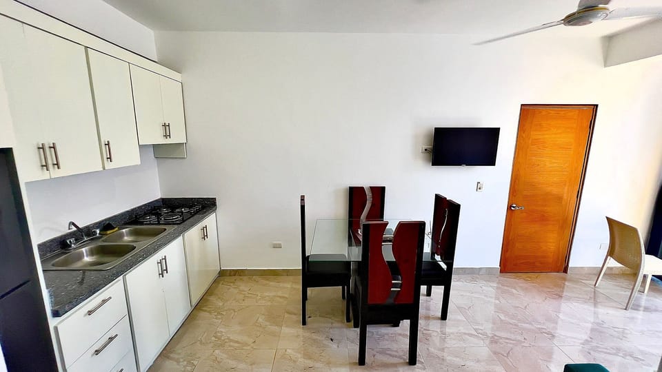 Kitchen or kitchenette,Dining area