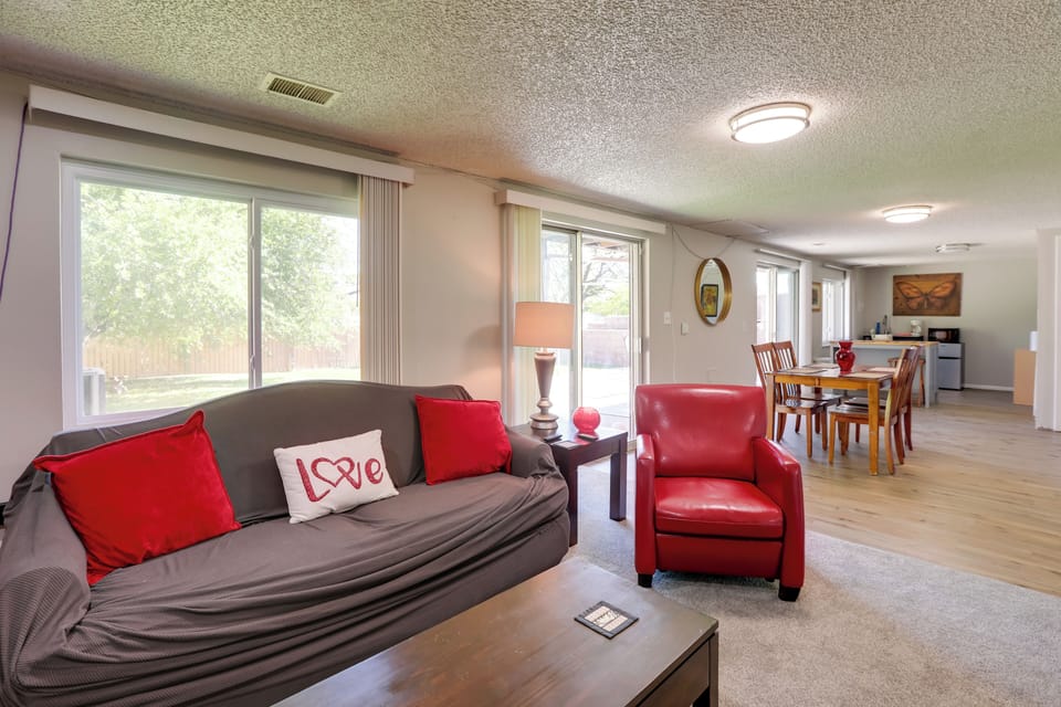 Living Room | Free WiFi | Smart TV | Basement Level