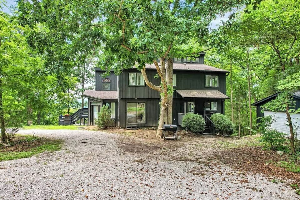 Lost Cove Retreat  Exterior of Home