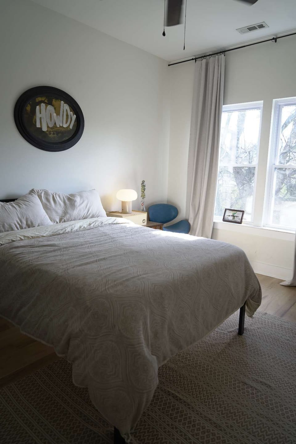 Bedroom 2 (Queen Bed)
