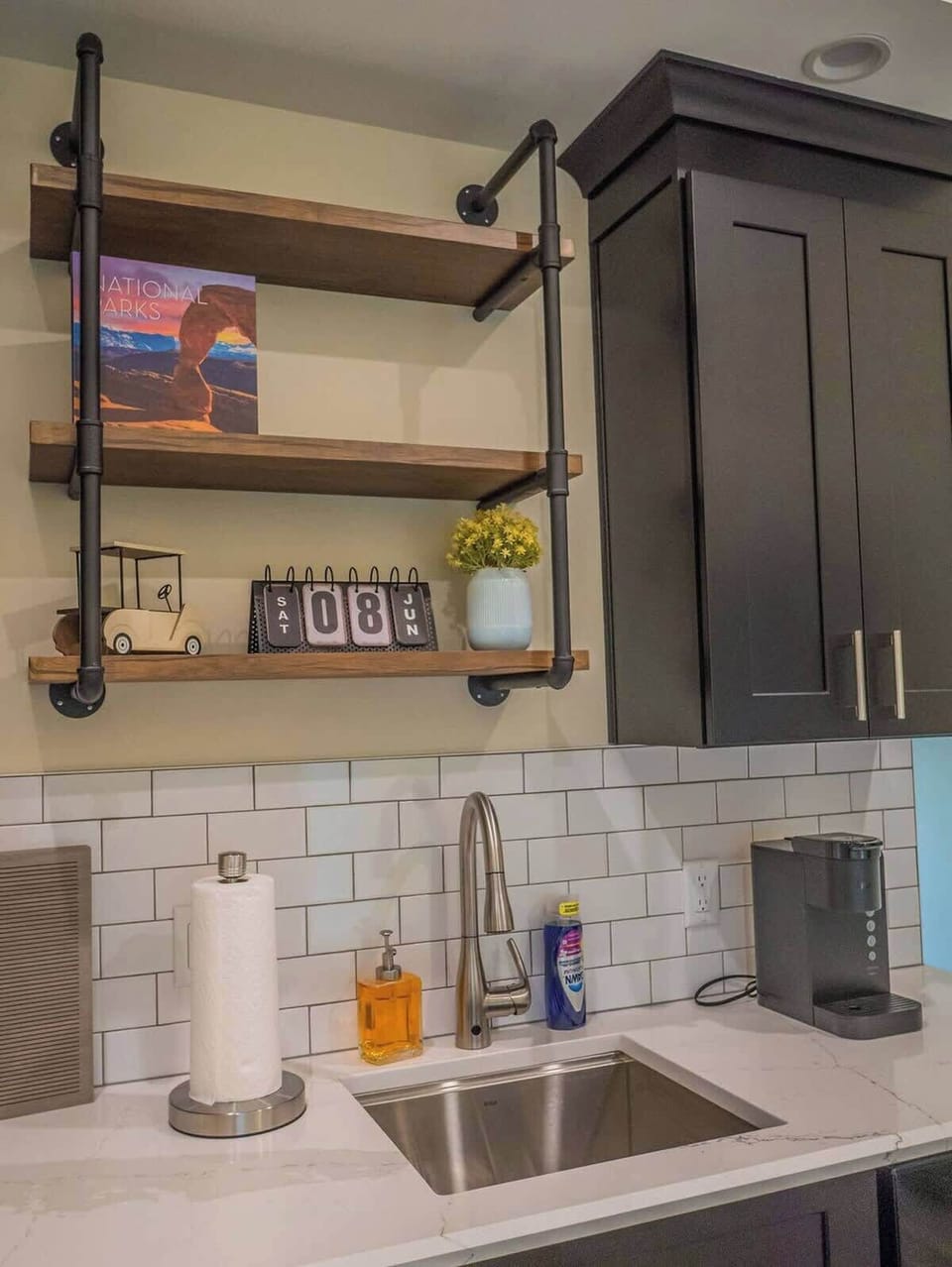Hummingbird- Kitchen- Keurig available for guest use