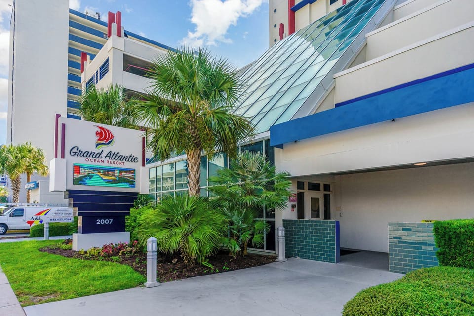 Grand Atlantic Ocean Resort entrance at 2007 S Ocean Blvd, Myrtle Beach