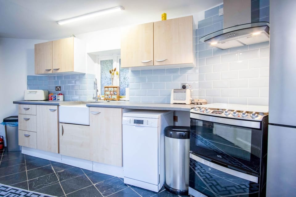 West Barn - 2 Bedroom Cottage - Llandeilo (8587)