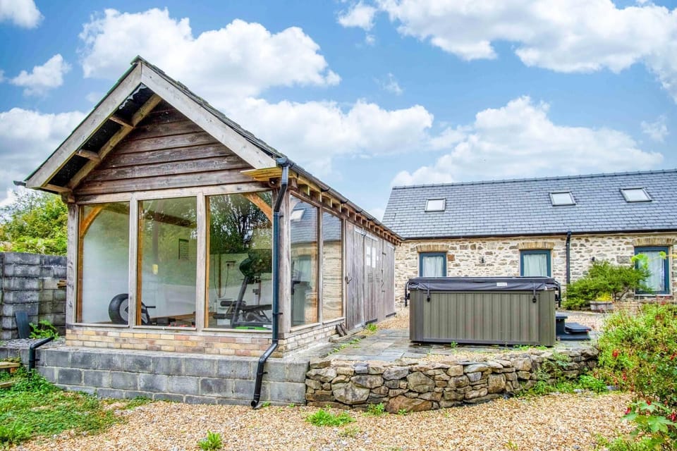 West Barn - 2 Bedroom Cottage - Llandeilo (8540)