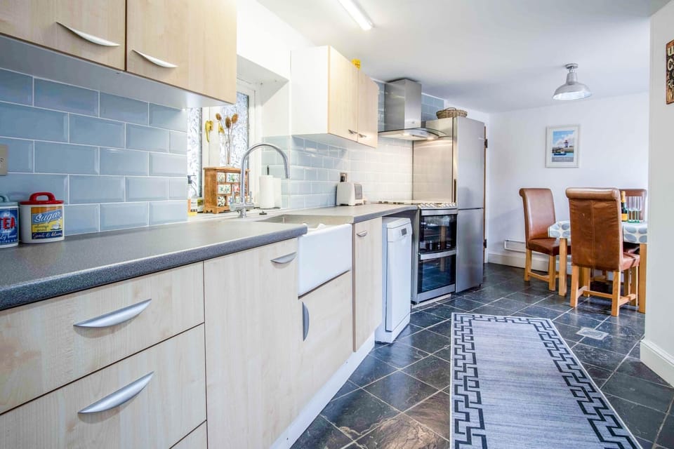 West Barn - 2 Bedroom Cottage - Llandeilo (8583)