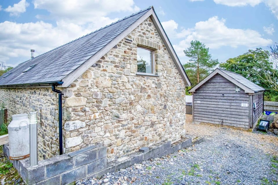 West Barn - 2 Bedroom Cottage - Llandeilo (8535)