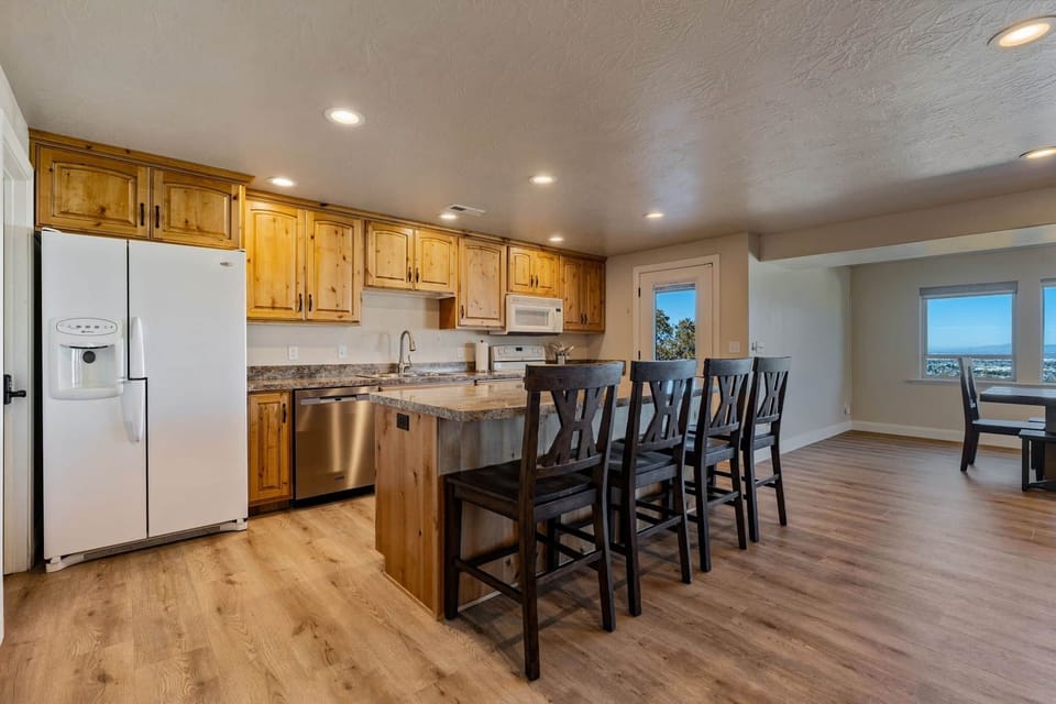 Downstairs Kitchen with Seating for 