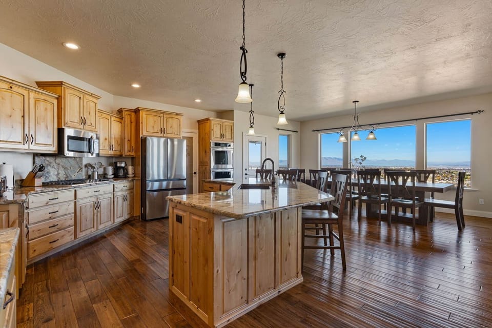Gourmet Kitchen with Huge Island - Cooking and Dishes with a View!