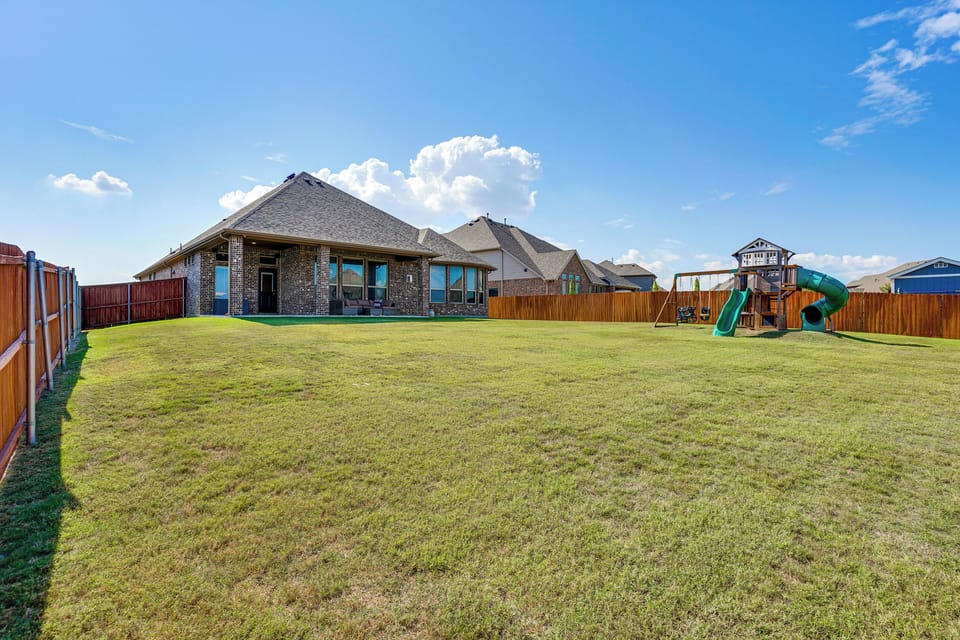 Aledo Vacation Rental | 5BR | 3BA | 1 Step Required | 2,800 Sq Ft