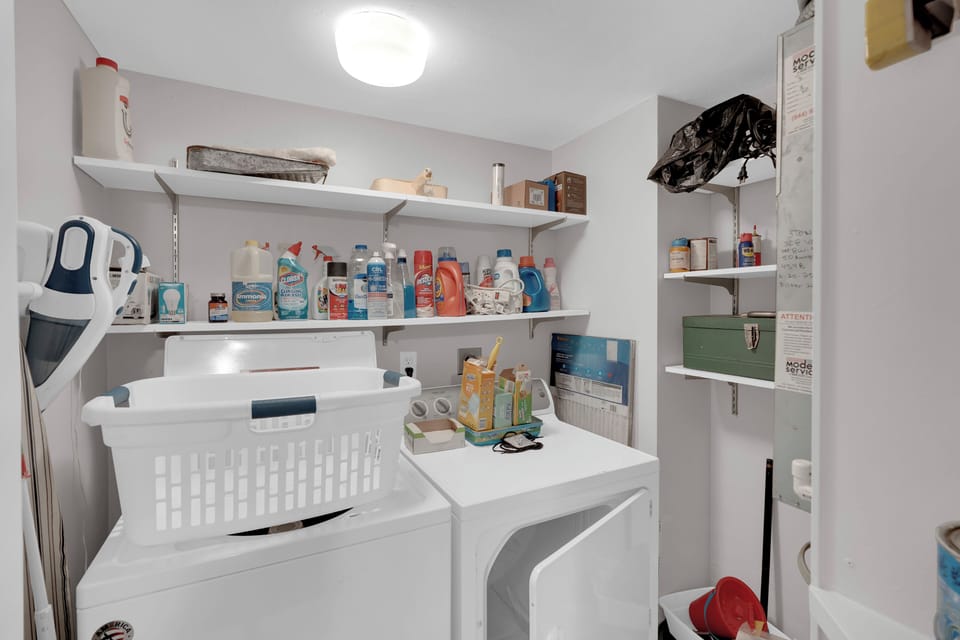 Washer and dryer in the unit 
