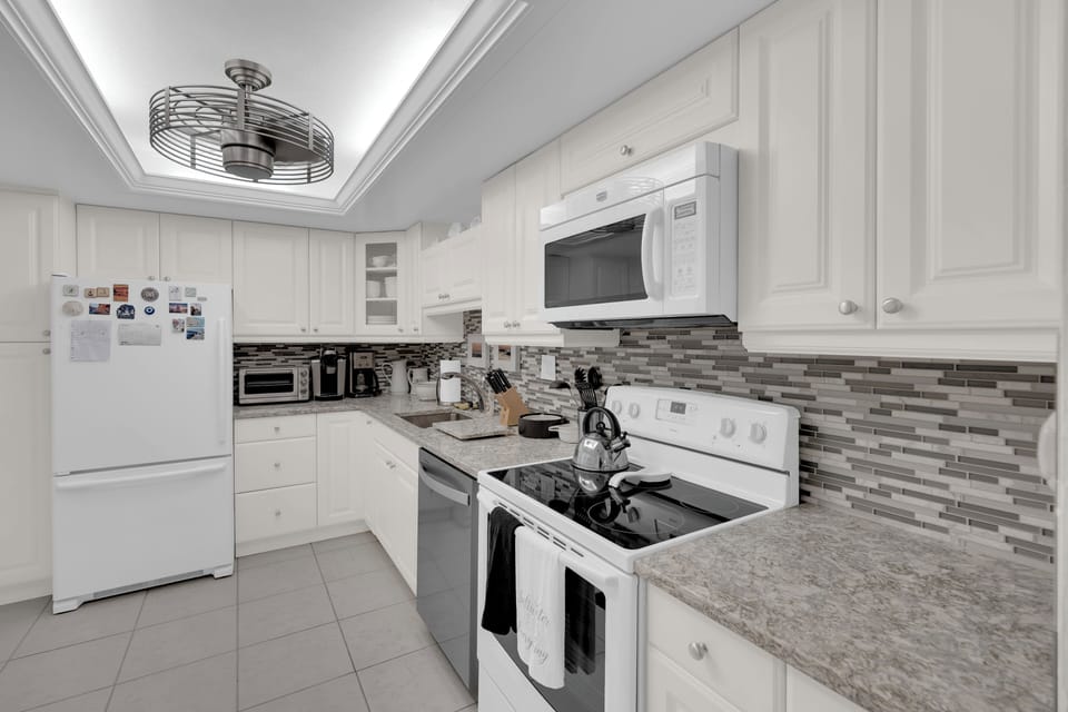 Kitchen at Creciente 514N