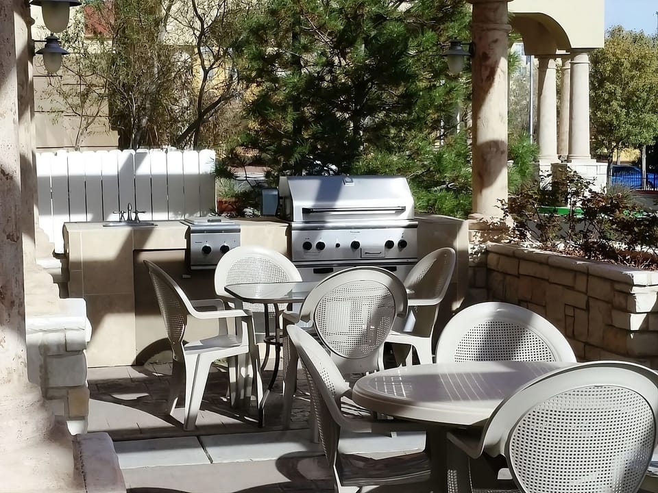 Gather outside for easy BBQs and sunny al fresco meals.