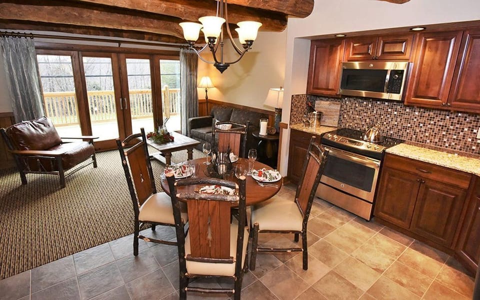 Charming kitchen and dining area with natural wood finishes, ideal for family meals and gatherings.
