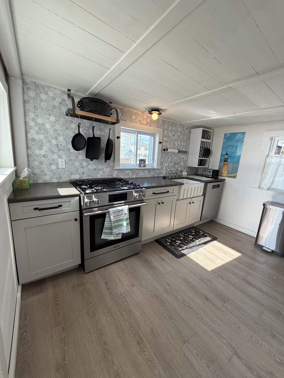 Full stove and oven, toaster and dishwasher on this side of kitcheb.
