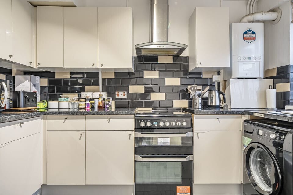 Spacious kitchen with washing machine