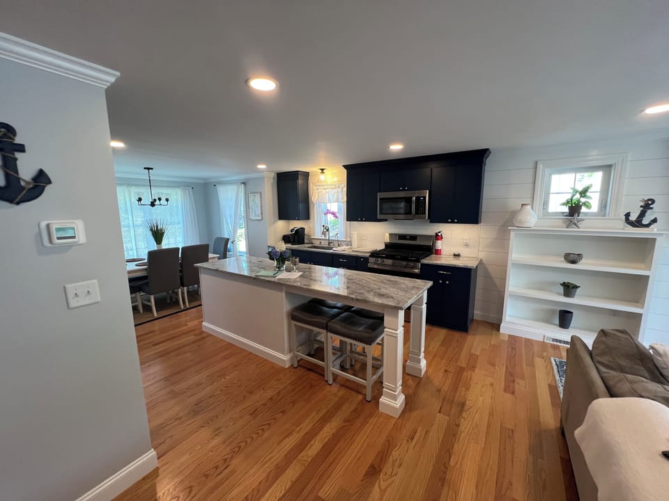 Kitchen/Island Dining Table View 