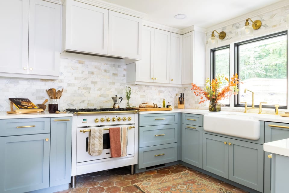 Beautiful Full Kitchen