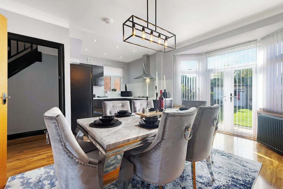 6-seater dining table for cosy gatherings and memorable meals.