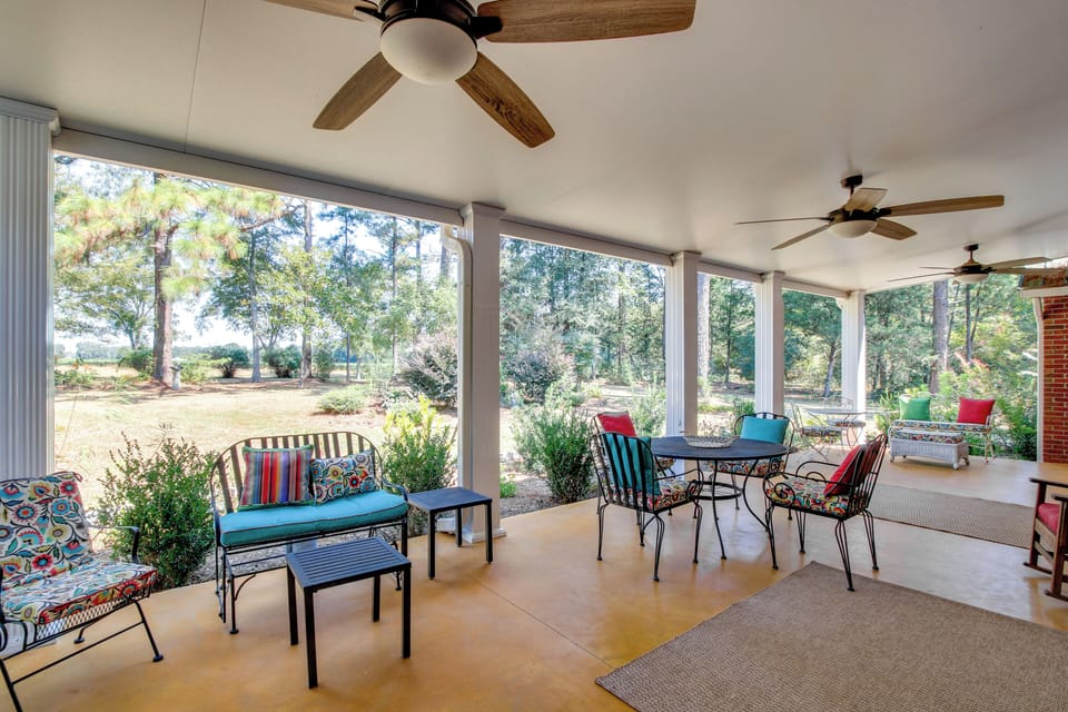 Private Porch | Dining Area | Seating