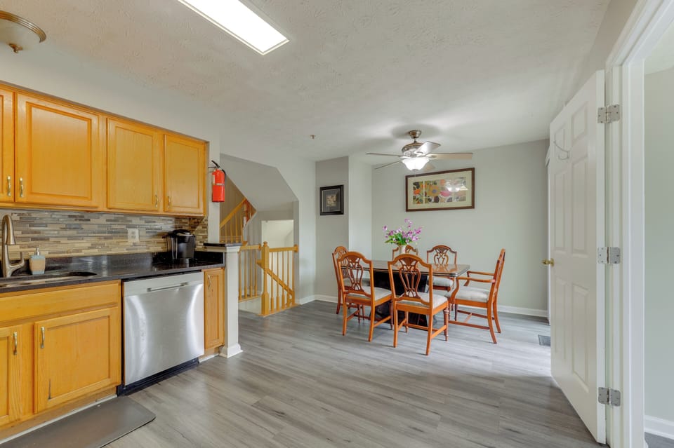 Kitchen | Main Level