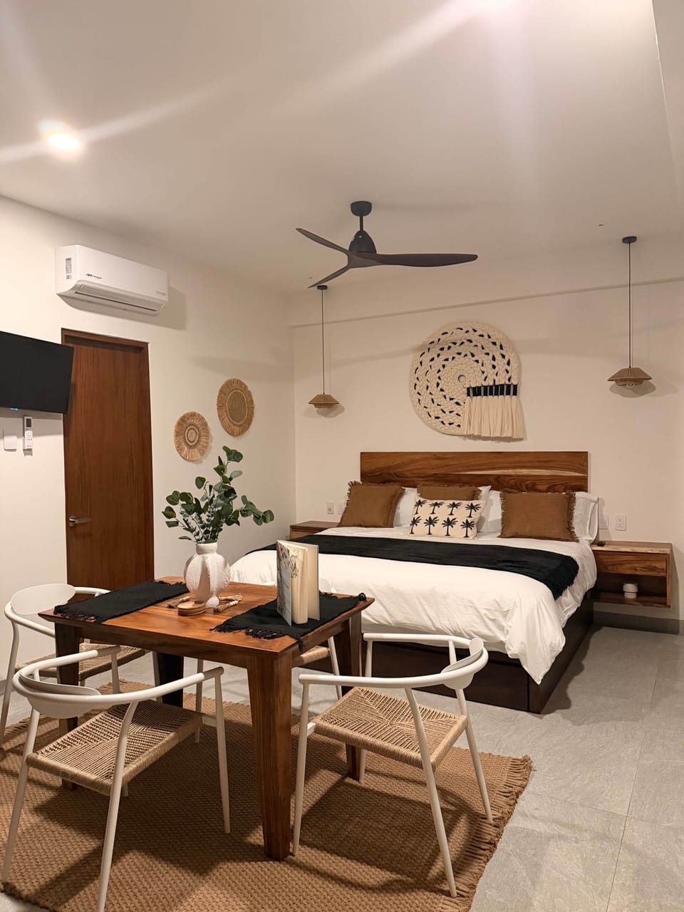 Unit 2 Solana King Bed