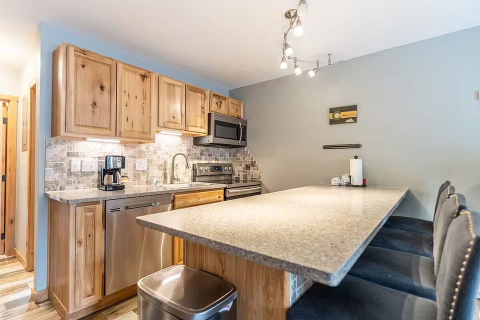 Full-size & fully stocked kitchen with upgraded stainless steel appliances.