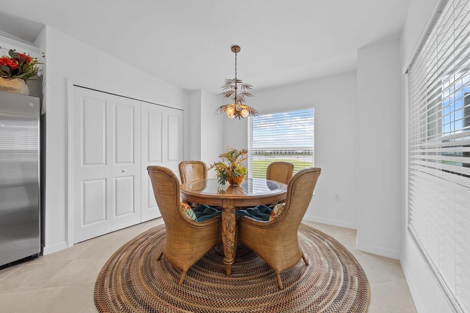 Dining/kitchen/game table!