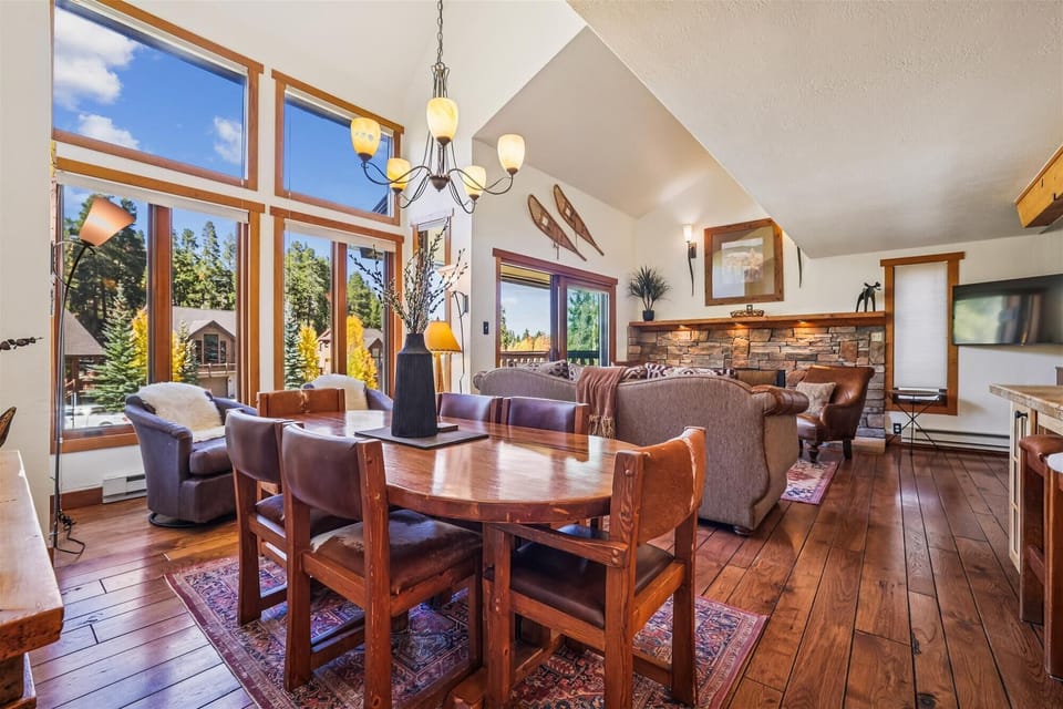 Dining/Living Area - 4 O'Clock Lodge D25 - Breckenridge Vacation Rental