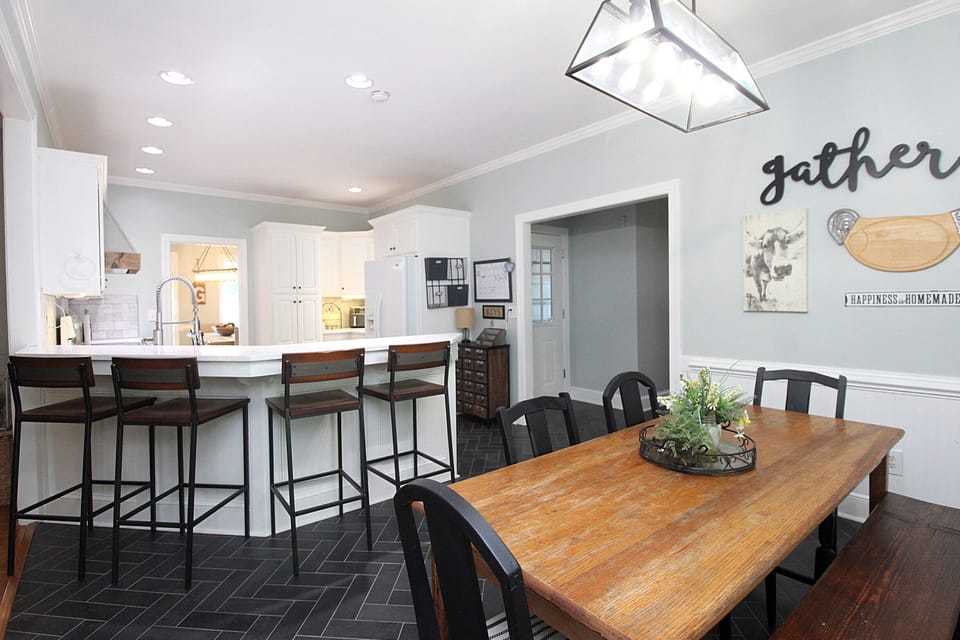 Open Kitchen Layout – Great for Cooking & Conversation