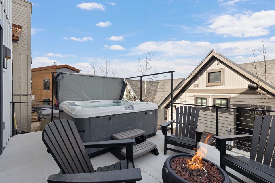 Deck: Hot tub, fire pit and outdoor seating
