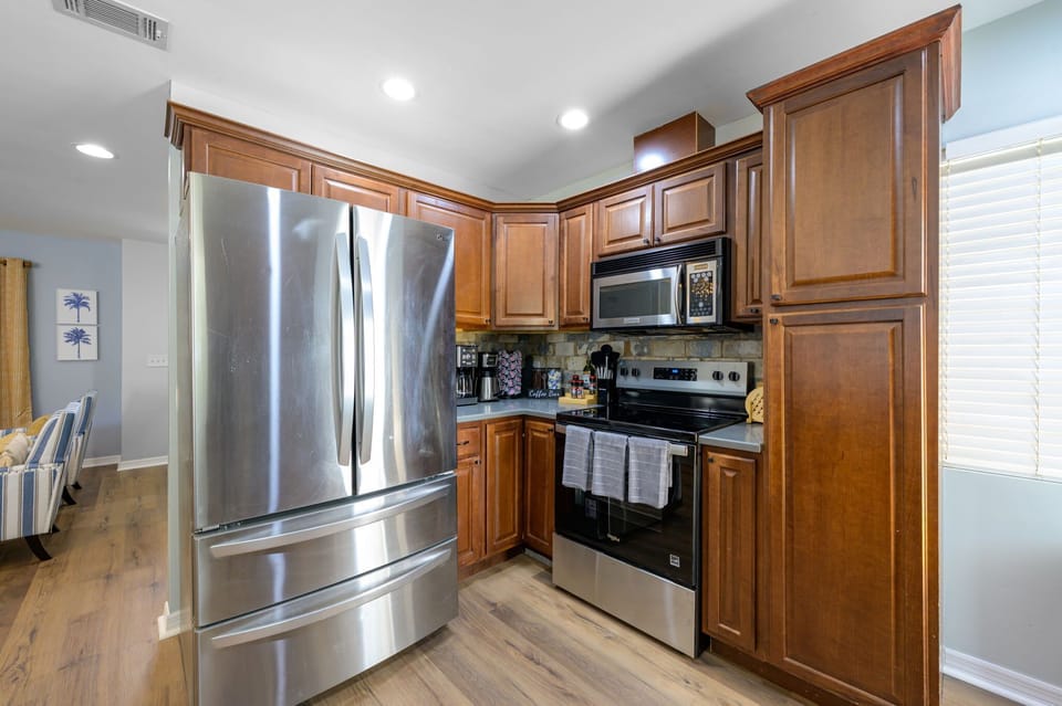 This kitchen isn’t just functional—it’s fabulous. Whether you’re mastering a five-course feast or just perfecting your toast game, it’s got you covered.