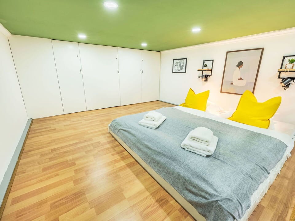 Bed, Interior Design, Bedroom, Floor, Furniture, Flooring, Bedding, Wood, Bed Sheet, Ceiling
