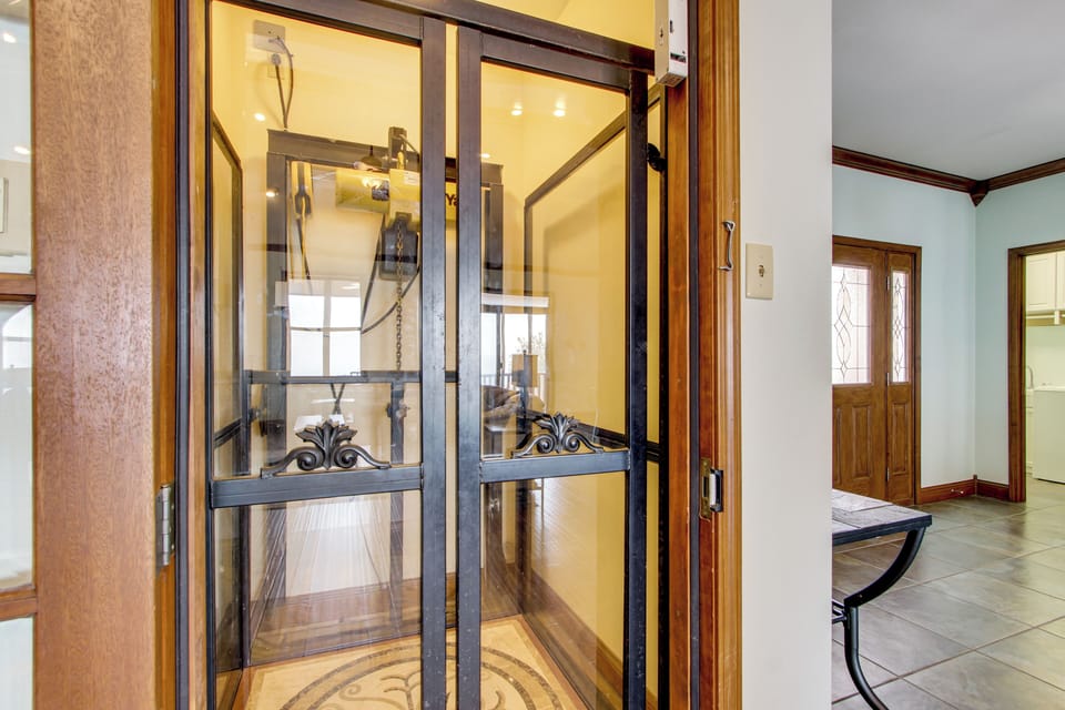 Elevator/Lift Available