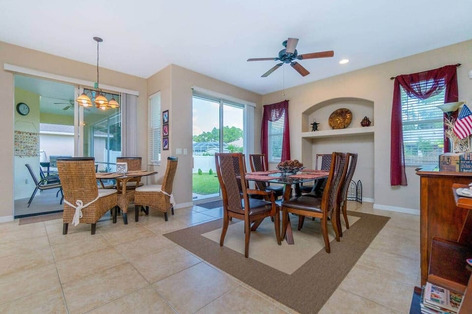 Dining Area & Breakfast nook