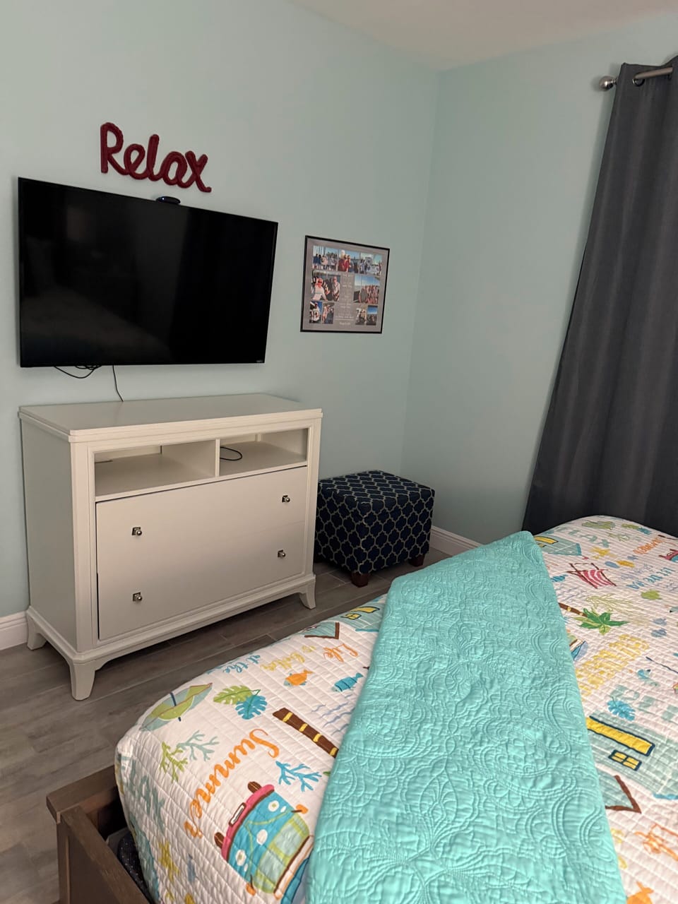 Guest bedroom with 48" TV