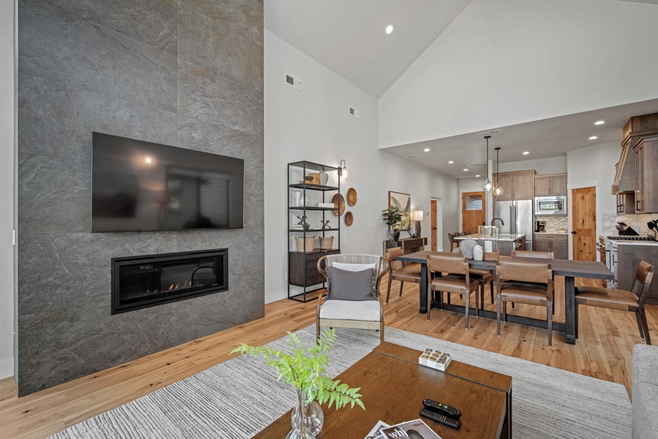 18196 Forestbrook-18