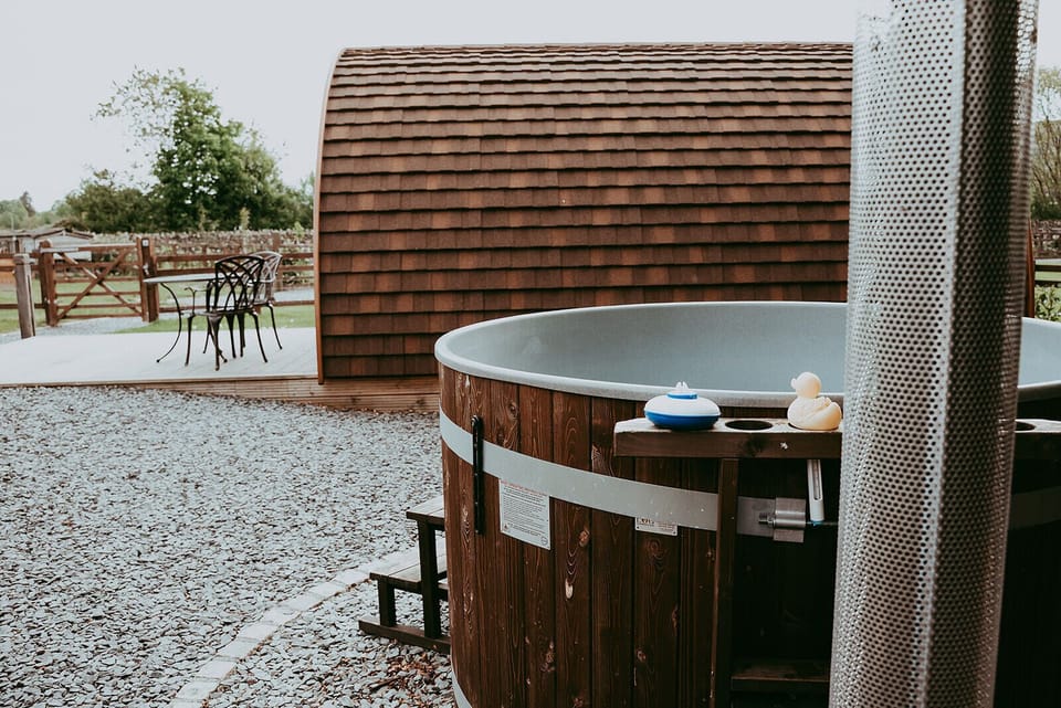 daffodil hot tub 