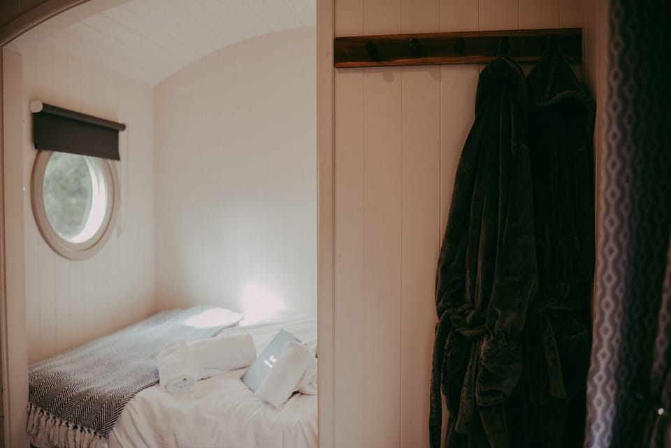 Shepherds hut bed 
